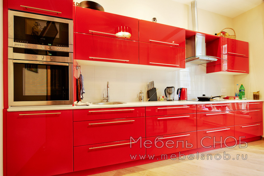 Кухня с фасадами глянец - это мебель прежде всего для любителей современного стиля в квартире.