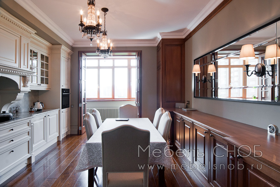 Мебель для кухни выполнена в двух цветовых решениях - теплый белый и цвет ореха.